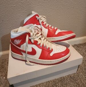 Nike Air Jordan 1 Mid Syracuse Habanero Red Basketball Shoes Womens 8.5